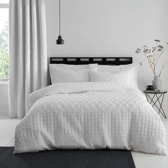 Pinsonic Bedspread - White, Polycotton image