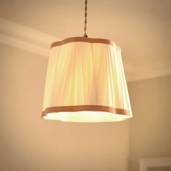 Pleated Lamp Shade with Fan Design - Pink