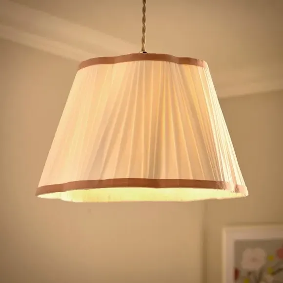 Pleated Lamp Shade with Fan Design - Pink