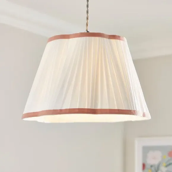 Pleated Lamp Shade with Fan Design - Pink