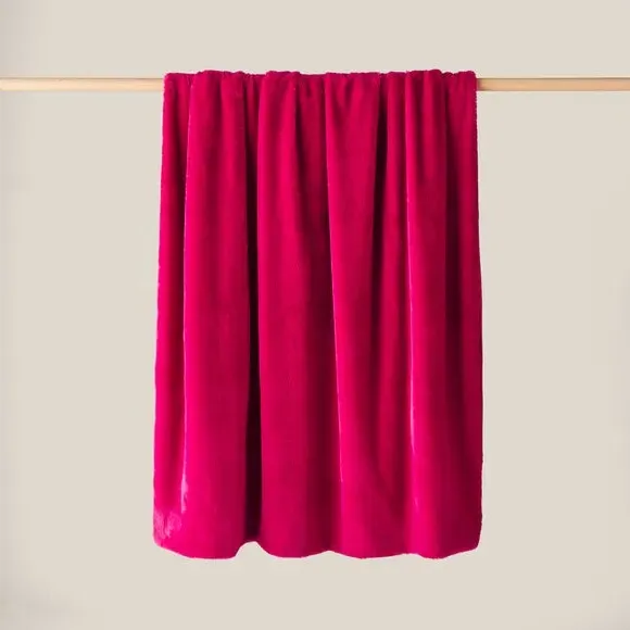 Plush Throw Blanket - Fuchsia