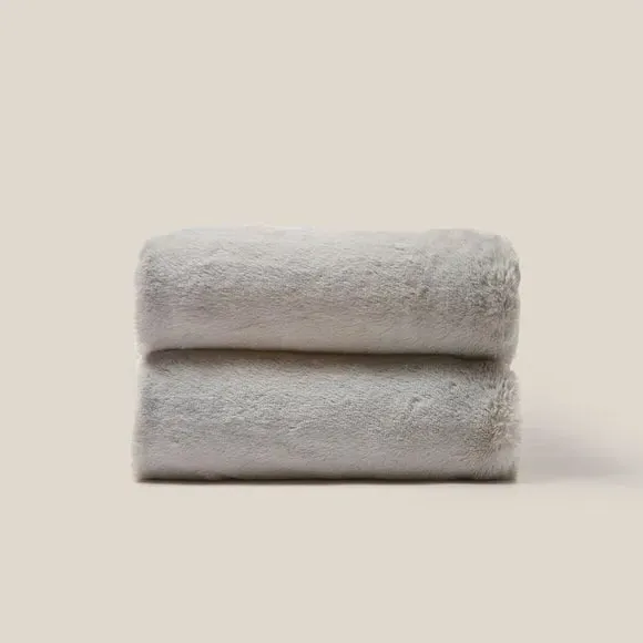Plush Throw Blanket - Grey