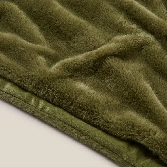 Plush Throw Blanket - Olive