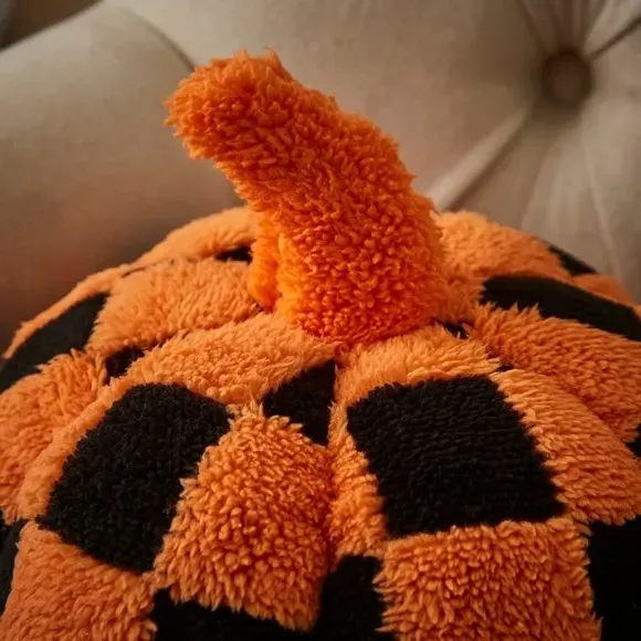 Pumpkin Shaped Cushion Checked - Multicolor, Boucle