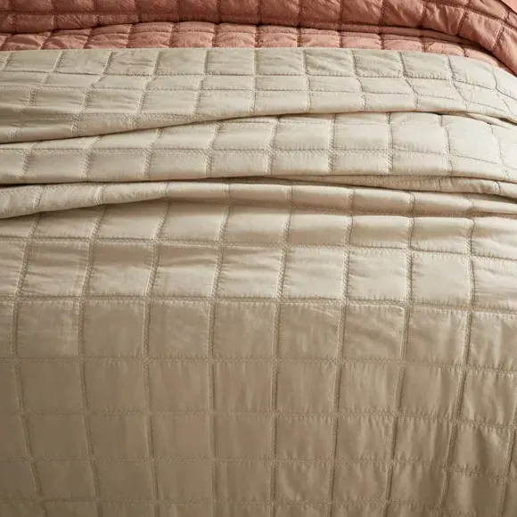Quilted Bedspread with Grid Texture - Mushroom