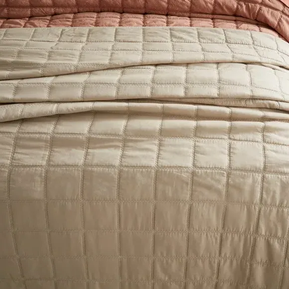 Quilted Bedspread with Grid Texture - Mushroom