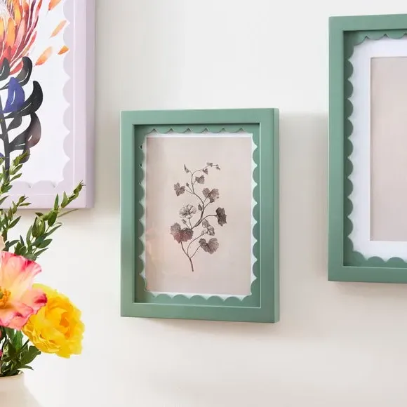 Rectangular Photo Frame Scalloped - Lilypad