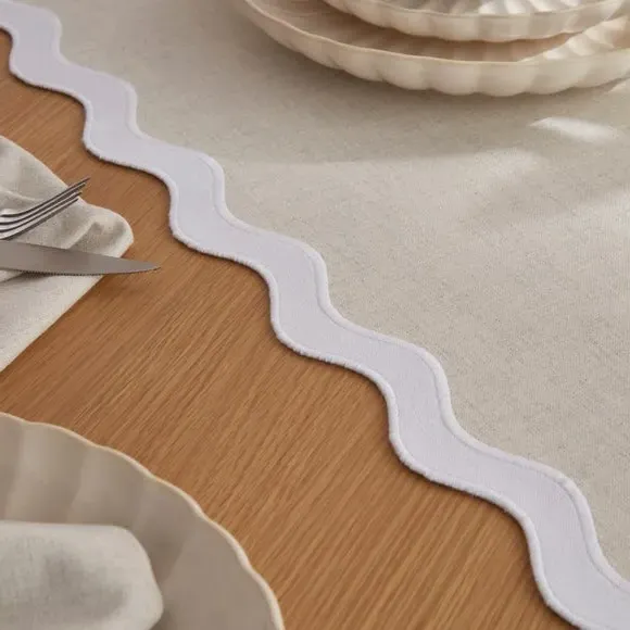 Reversible Table Runner with Scallop Edge - Cream