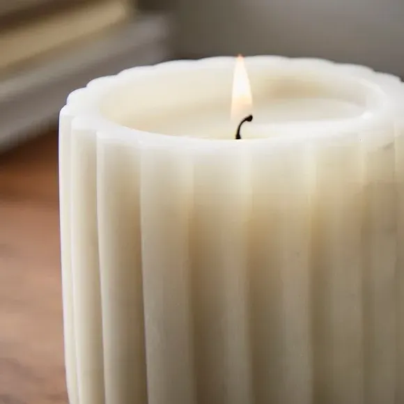 Ribbed Candle with Floral Scent - White, Marble