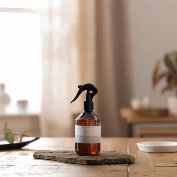 Room Spray Black Pepper Sandalwood - Brown image