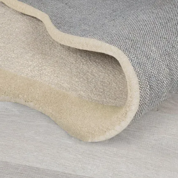 Round Rug with Scalloped Border - Natural, Wool