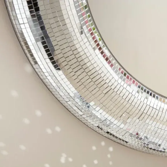 Round Wall Mirror with Domed Frame - Silver