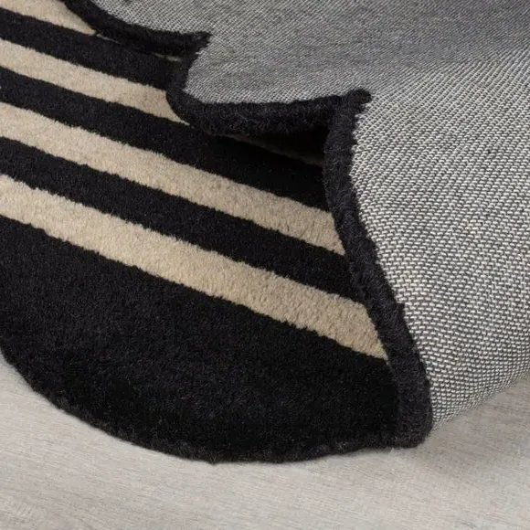 Runner Rug with Scalloped Edges - Black, Wool