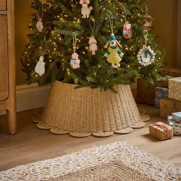 Scallop Edge Tree Skirt - Natural image