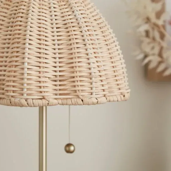 Scallop Table Lamp with Pull Cord - Multicolor