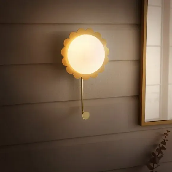 Scallop Wall Light with Hook - Gold