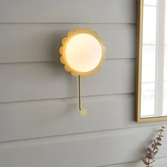 Scallop Wall Light with Hook - Gold