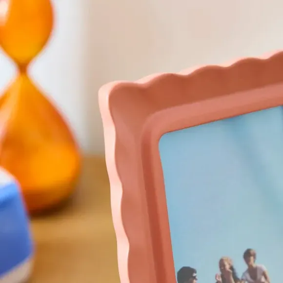 Scalloped Photo Frame - Clay