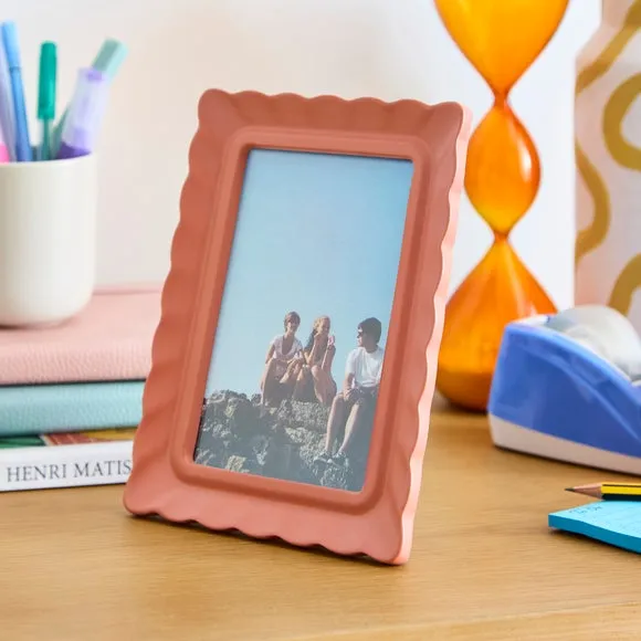 Scalloped Photo Frame - Clay image