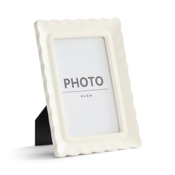 Scalloped Photo Frame - White