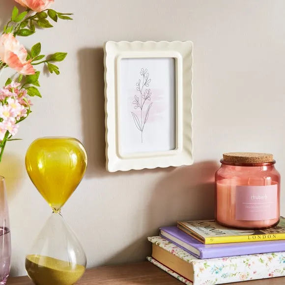 Scalloped Photo Frame - White