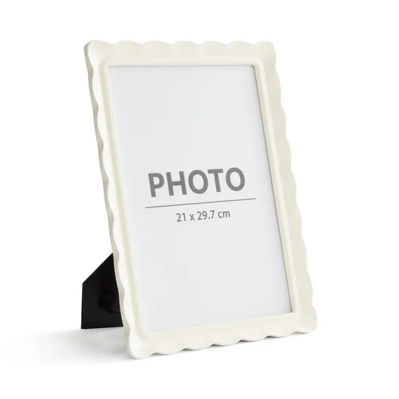 Scalloped Photo Frame - White