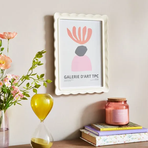 Scalloped Photo Frame - White