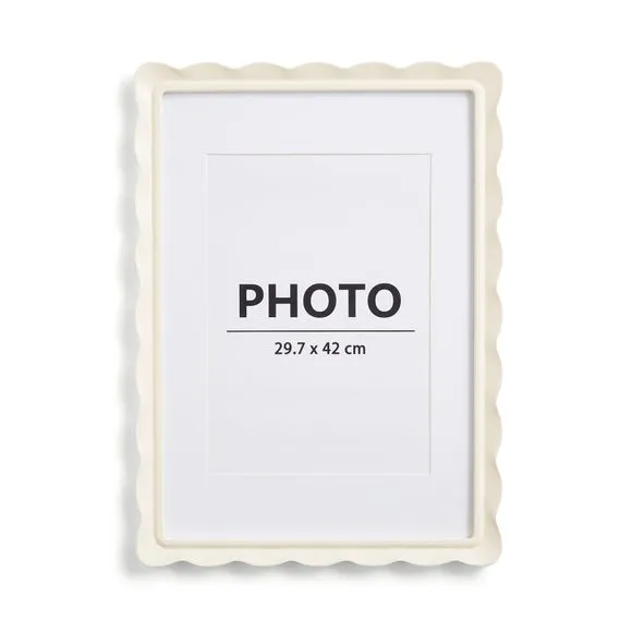 Scalloped Photo Frame - White