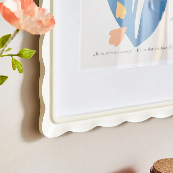 Scalloped Photo Frame - White