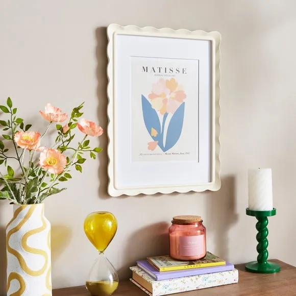 Scalloped Photo Frame - White