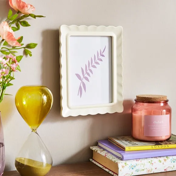 Scalloped Photo Frame - White