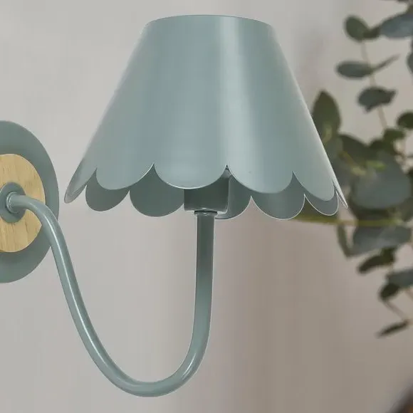 Scalloped Wall Light - Green, Metal