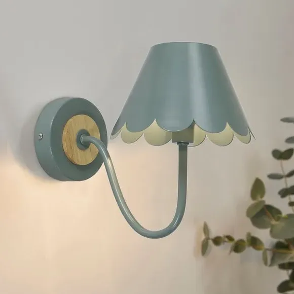 Scalloped Wall Light - Green, Metal image