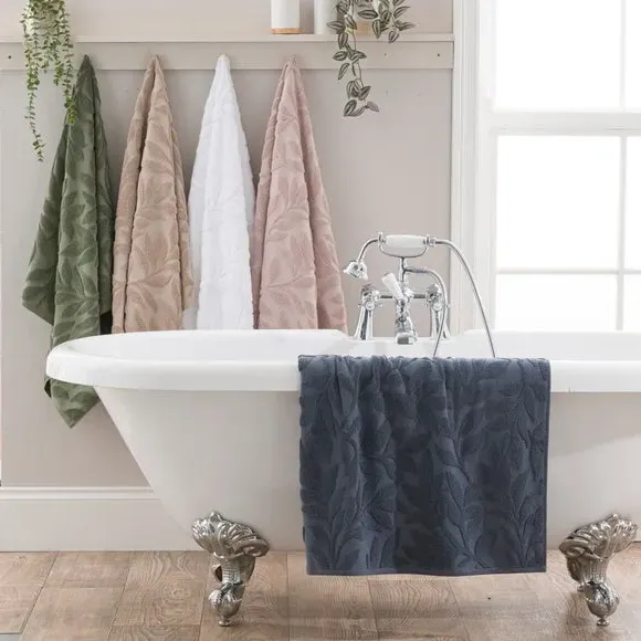 Sculptured Bath Towel with Leaf Design - Mauve