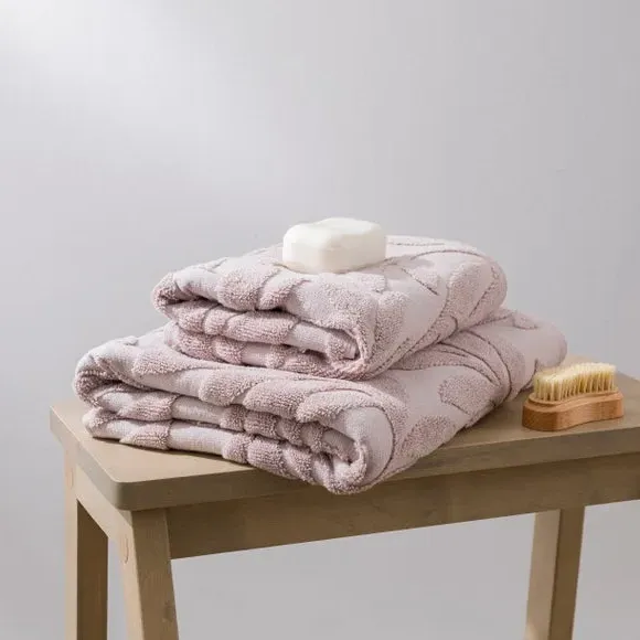Sculptured Bath Towel with Leaf Design - Mauve