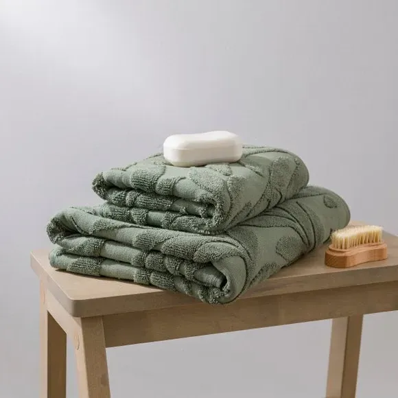 Sculptured Bath Towel with Leaf Design - Moss Green
