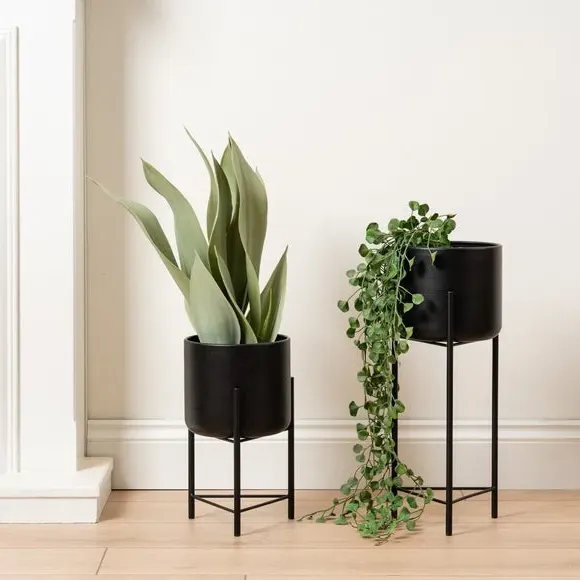 Set of 2 Footed Plant Pots - Black, Metal