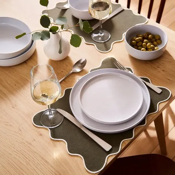 Set of 2 Scalloped Placemats - Olive, Cotton image