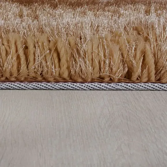 Shaggy Rug with Silky Yarns - Caramel