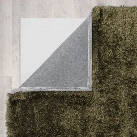 Shaggy Rug with Silky Yarns - Pistachio
