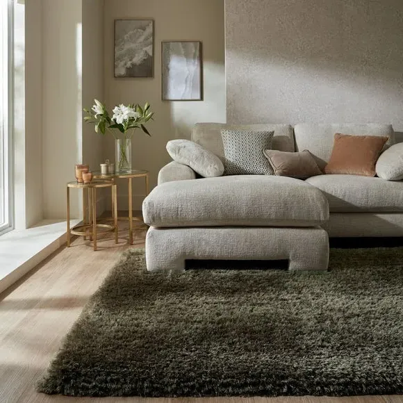 Shaggy Rug with Silky Yarns - Pistachio