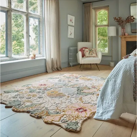Shaped Floral Rug - Pink, Wool image