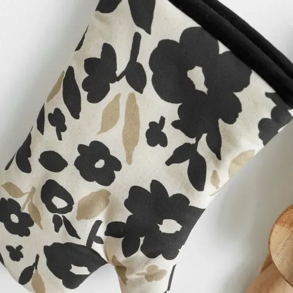 Single Oven Glove Floral Design - Black, Cotton