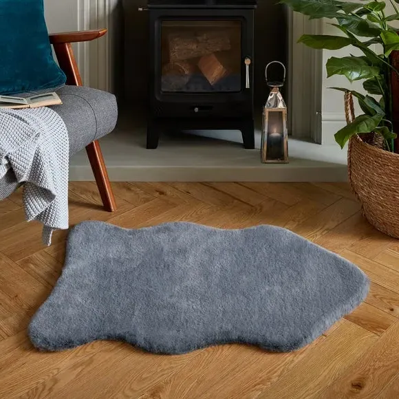 Single Pelt Faux Fur Rug - Cream, Polyester