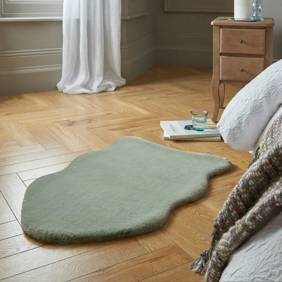 Single Pelt Faux Fur Rug - Green, Polyester