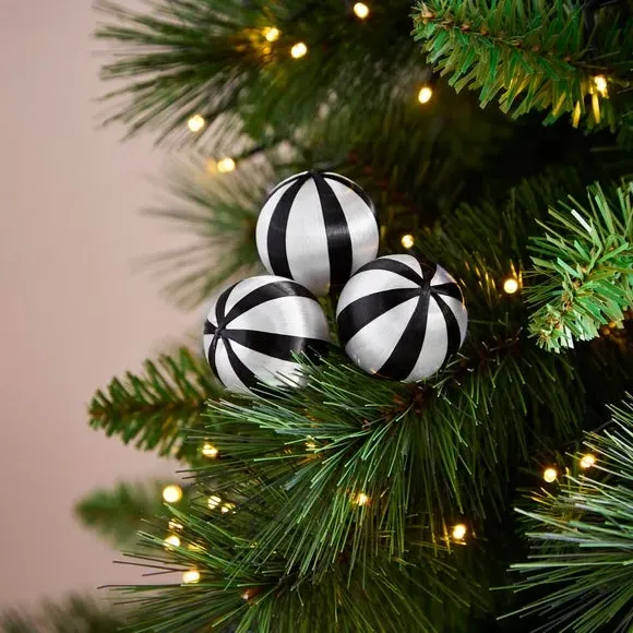 Thread Bauble Pick - Black/White, Plastic