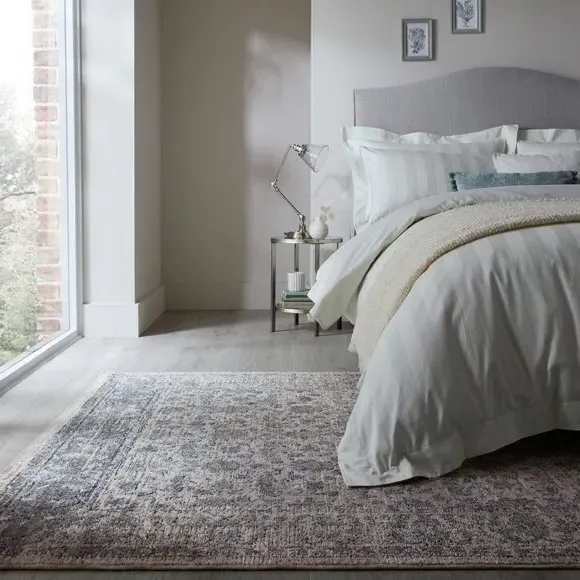 Traditional Floral Rug - Multicoloured image
