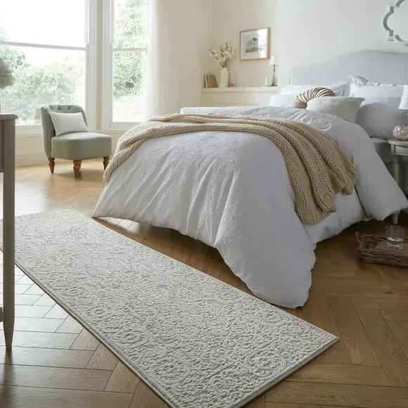 Traditional Medallion Runner - Ivory, Polyester image