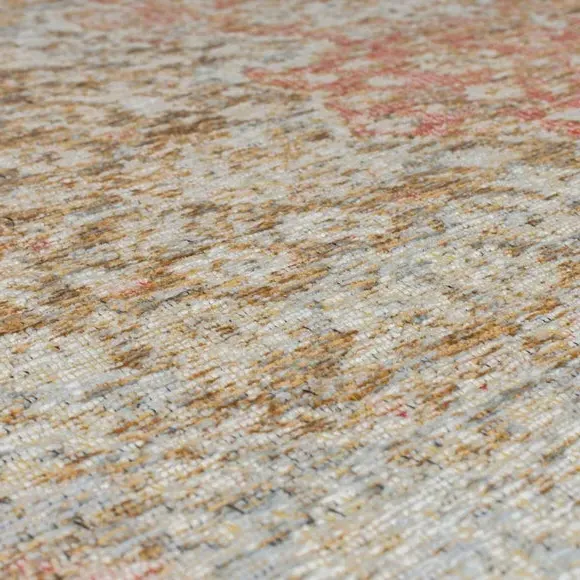 Traditional Rug with Distressed Design - Pink