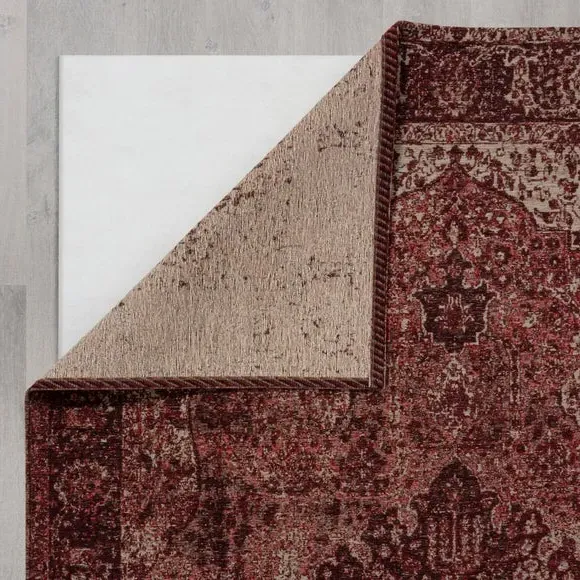 Traditional Rug with Distressed Design - Red
